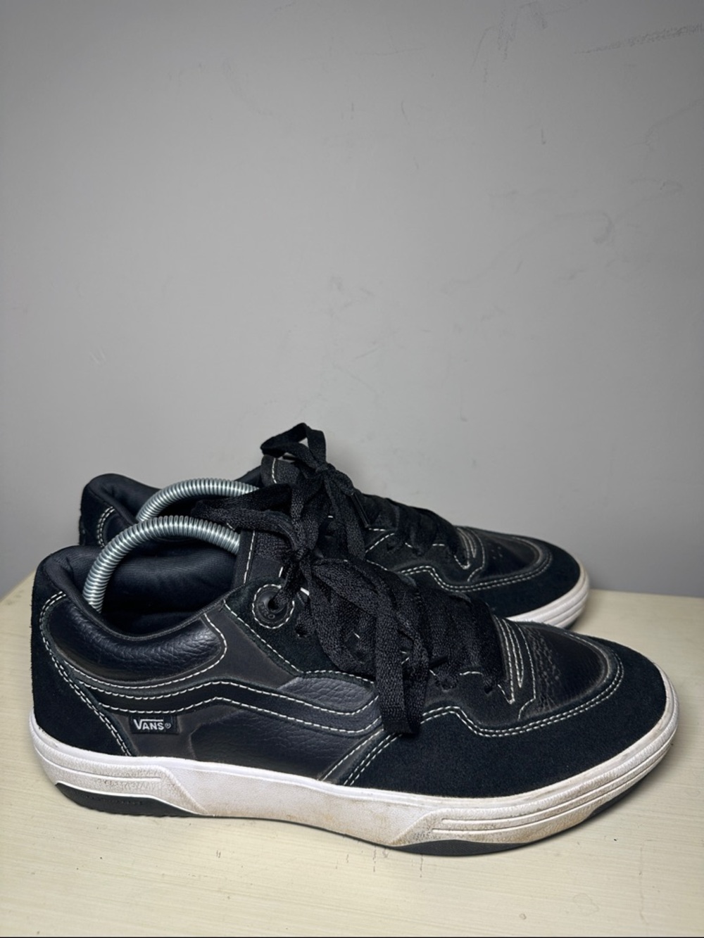 Vans VR3 Cush leather Men’s Black and White Low-Top Skate Sneakers